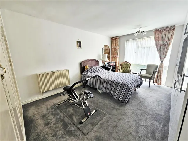Stonegrove, Edgware, photo 2