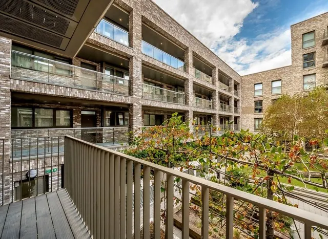 1 bedroom flat — Armada Way, Armada Way, E6