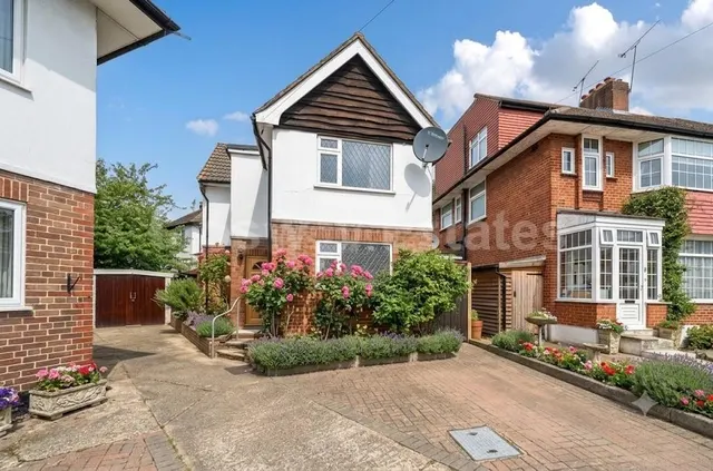 Abercorn Close, Mill Hill, NW7, photo 1