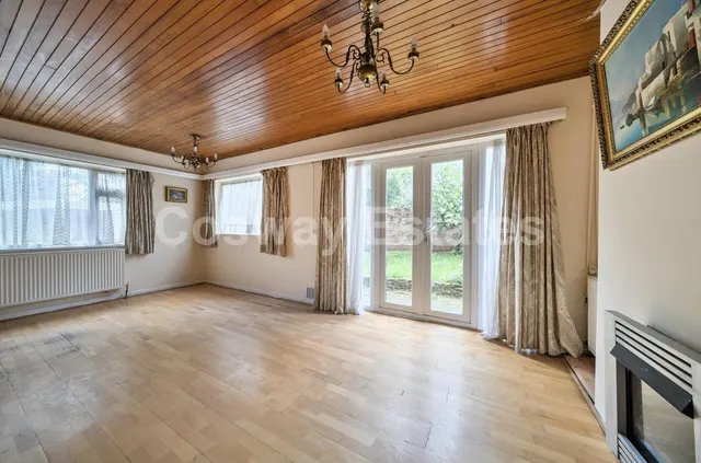 Abercorn Close, Mill Hill, NW7, photo 2
