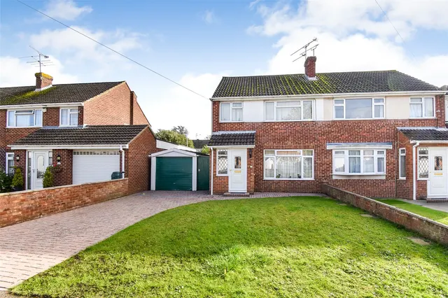Meadow Way, Aldershot, Hampshire, GU12 4UU, photo 1