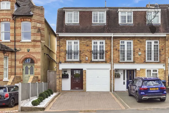 Buckhurst Hill, IG9, photo 1
