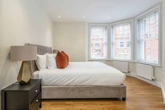2 bedroom flat — Hamlet Gardens, 290 King Street, Lond...
