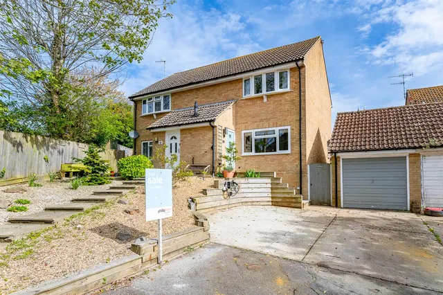 Barn Close, Seaford, photo 1
