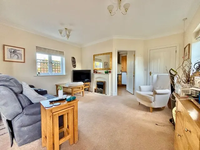 Coopers Lane, Evesham, WR11, photo 3