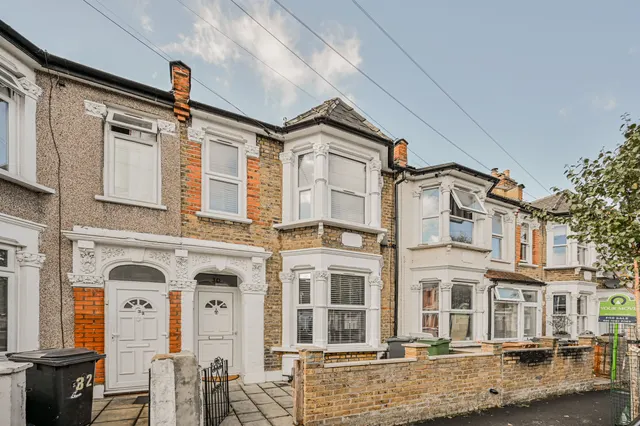 London, E17, photo 1