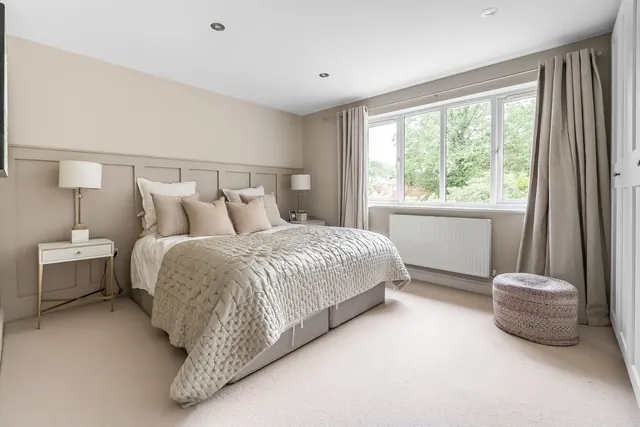 Norfolk Farm Road, Pyrford, GU22, photo 3
