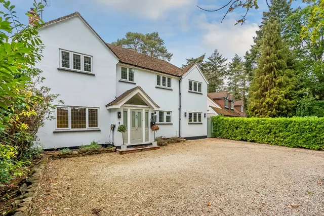 Norfolk Farm Road, Pyrford, GU22, photo 1