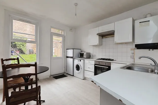 Photo 3 — Hibbert Road, Walthamstow, E17