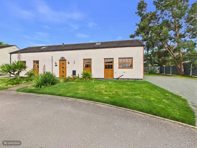 Lakesedge, Stone, ST15, photo 1