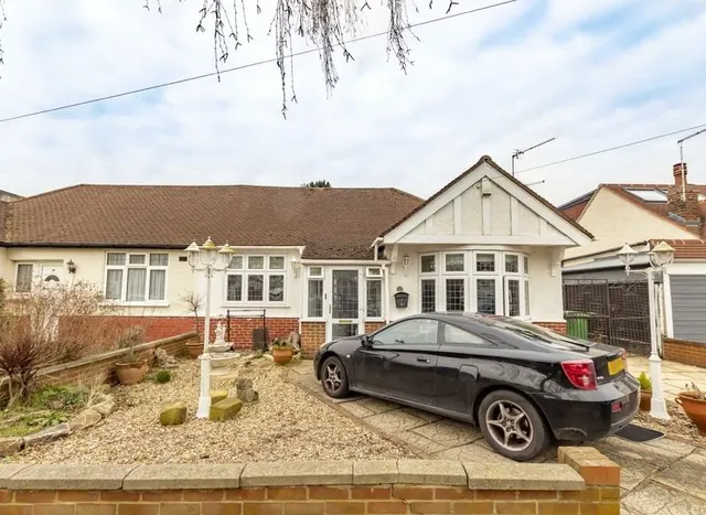 Pembridge Avenue, Twickenham, TW2, photo 1