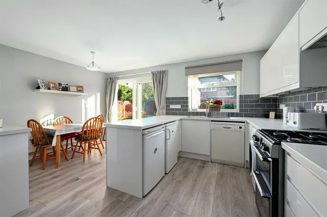 Greenleas Close, Yateley, GU46, photo 2