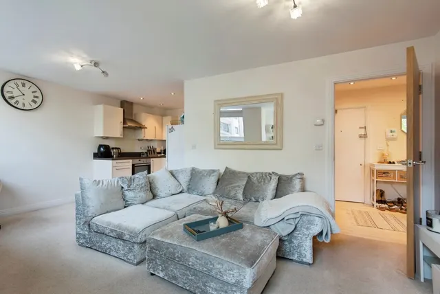 Photo 2 — Swingate, Stevenage, Hertfordshire, SG1