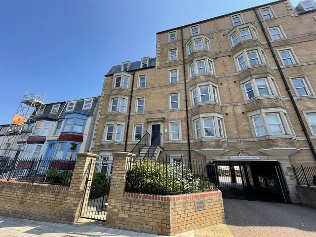 North Marine Road, Scarborough YO12 7HU, photo 1