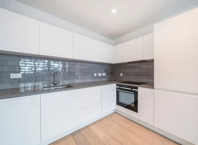 Royal Crest Avenue, Royal Wharf, E16, photo 3