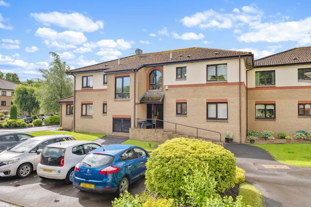 Linnpark Avenue, Netherlee, photo 1