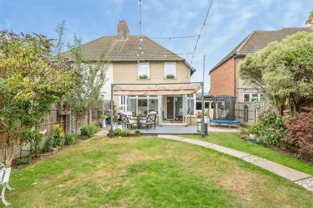 South End Road, Rainham, RM13, photo 1