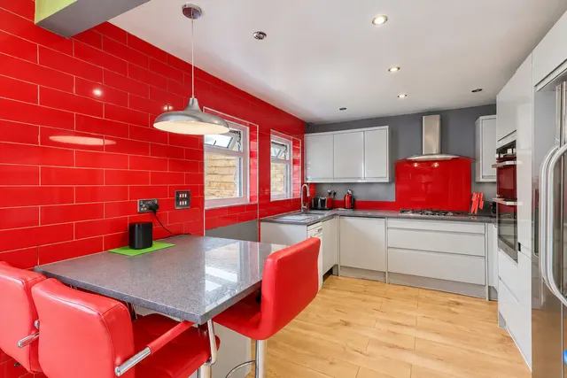 Hithercroft Road, High Wycombe, HP13, photo 3