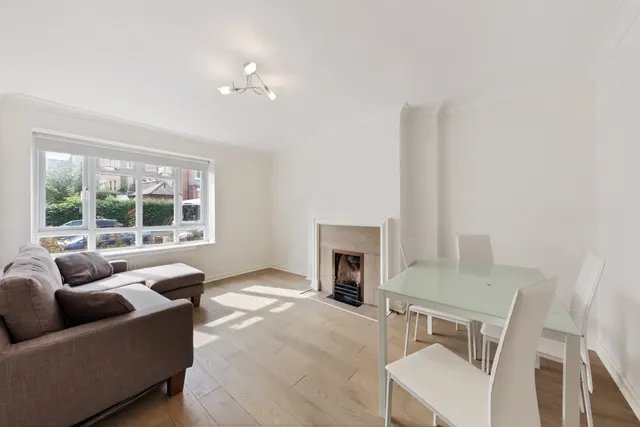 Mapesbury Road, London, NW2, photo 1