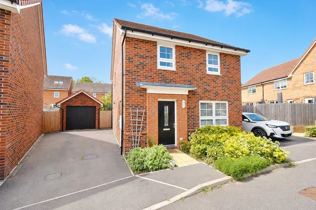Viney Close, Hook, Hampshire, RG27 9GD, photo 1