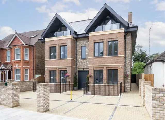 Rosemont Road, London, W3, photo 1