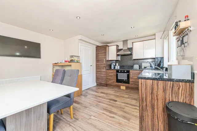 Leyland Road, Birstall, WF17, photo 2