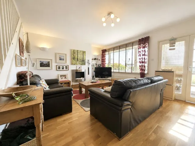 St. Martins Park, Haverfordwest, SA61, photo 3