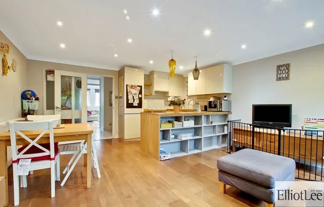 Photo 3 — Salisbury Road, Harrow, HA1