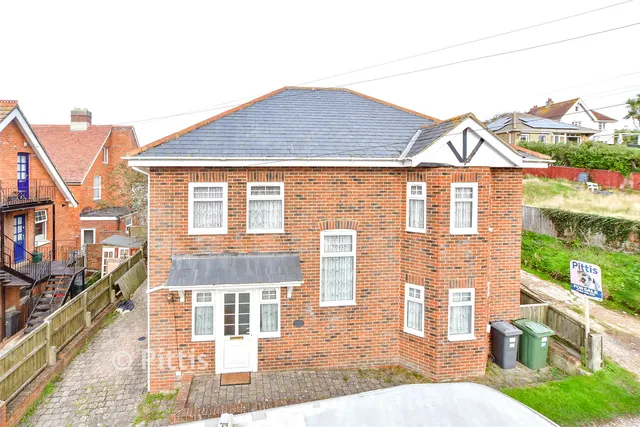 Granville Rise, Totland Bay, PO39, photo 1