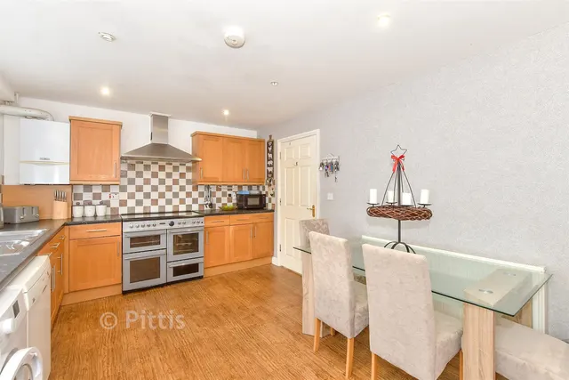 Granville Rise, Totland Bay, PO39, photo 3