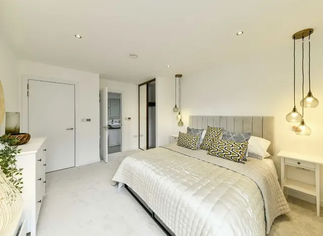 Photo 3 — Glenthorne Road, Hammersmith, W6
