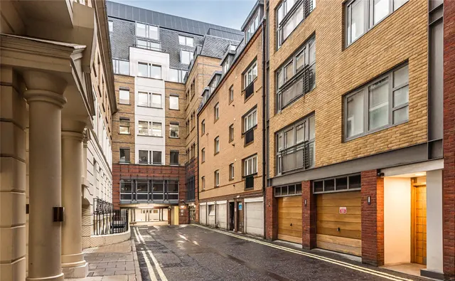 Cleveland Place, London, SW1Y, photo 1