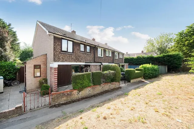Blackbird Leys Road, Oxford, OX4, photo 1