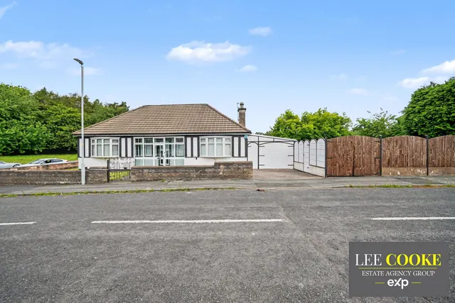 Lilac Road, Stow Heath, WV1, photo 1