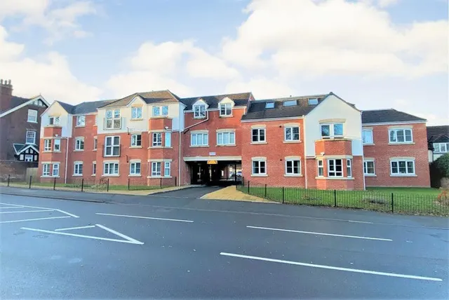 High Street, Amblecote, photo 1