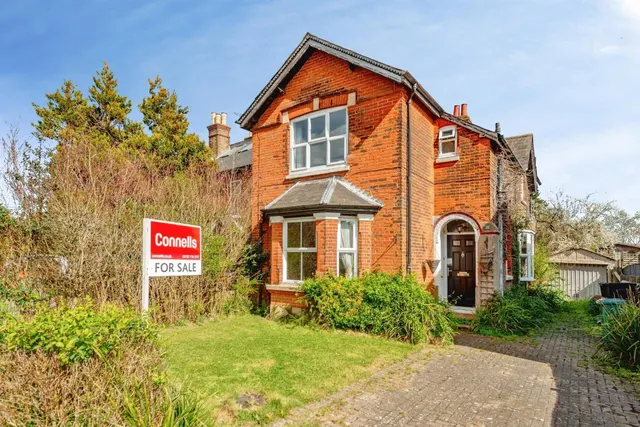 Nutfield Road, Merstham, Redhill, photo 1