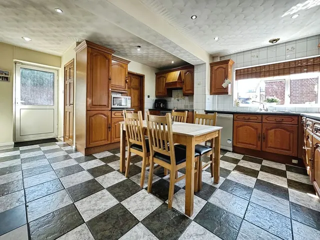 Northgate, Aldridge, WS9, photo 3