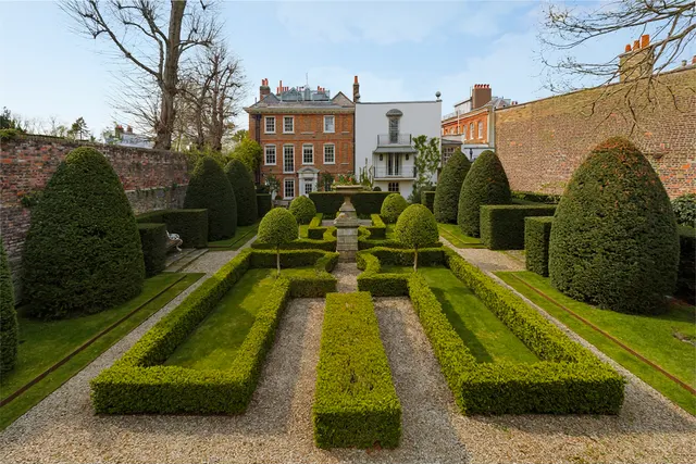 Hampstead, Hampstead Grove, Hampstead Heath, London, photo 1