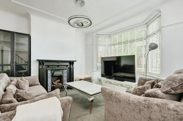 Whitehedge Road, Grassendale, L19, photo 3