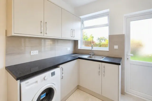 Photo 3 — Great West Road, Isleworth, TW7