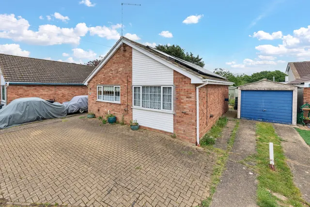 Middlefield Road, Sawtry, PE28, photo 1
