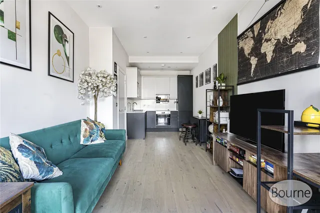 Albert Drive, Sheerwater, GU21, photo 2