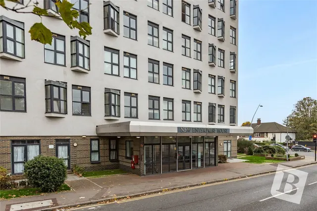 High Road, Chadwell Heath, RM6, photo 2
