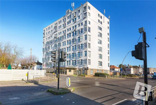 High Road, Chadwell Heath, RM6, photo 1