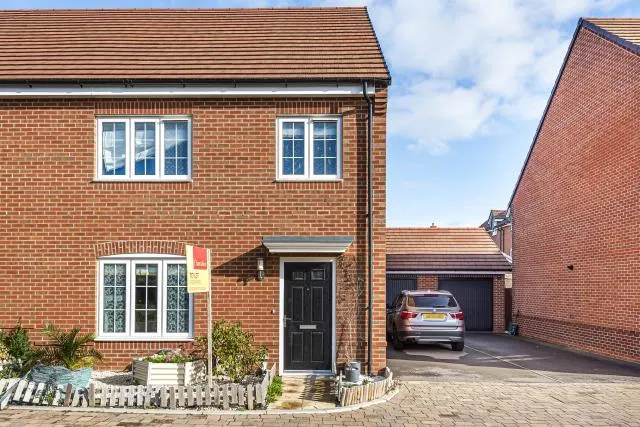 Diamond Drive, Didcot, OX11, photo 1
