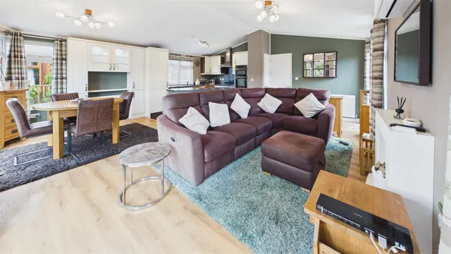 Lagoon Lodges, Tallington, photo 3