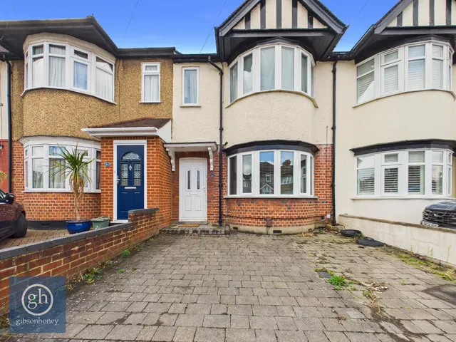 Hartland Drive, Ruislip, HA4, photo 1