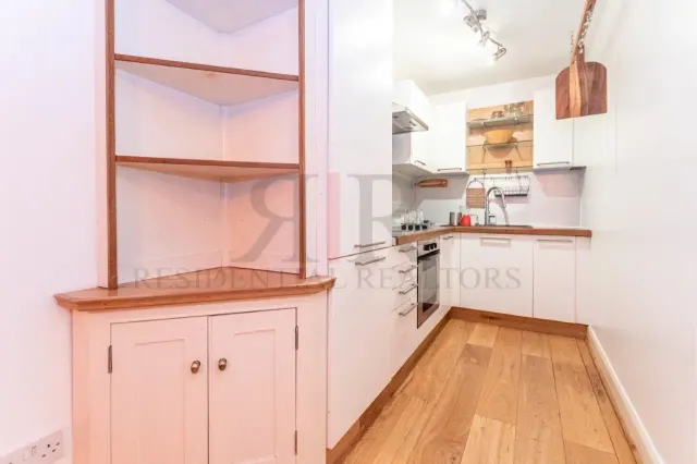 Commercial Road, E14, photo 3