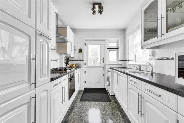 Chessholme Road, Ashford, TW15, photo 3