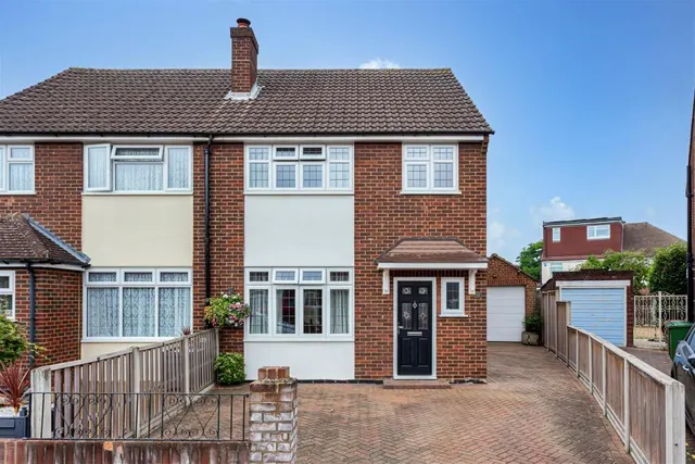 Chessholme Road, Ashford, TW15, photo 1